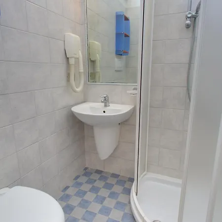 Hotel Nella 3*