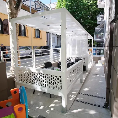 Ξενοδοχείο Chiama 2*