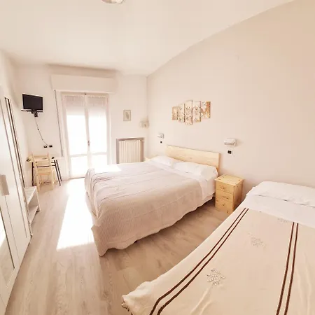 Arianna Hotel 2*