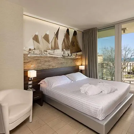 Mercure Lungomare 4*