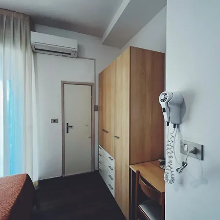 Ramona Hotel 2*