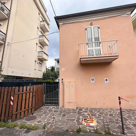 Beach 200 Mt Dal Mare - Il Lupo Affitta Hotel apartamentowy *