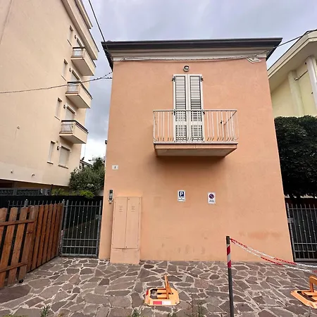 Hotel apartamentowy Beach 200 Mt Dal Mare - Il Lupo Affitta *