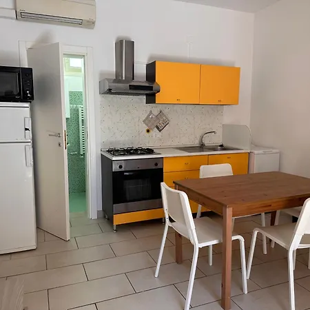 Hotel apartamentowy Beach 200 Mt Dal Mare - Il Lupo Affitta Rimini
