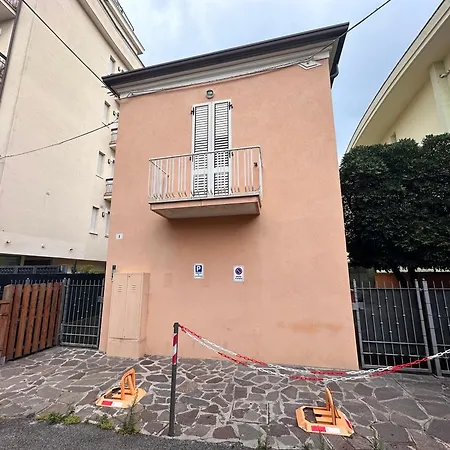 Hotel apartamentowy Beach 200 Mt Dal Mare - Il Lupo Affitta Rimini