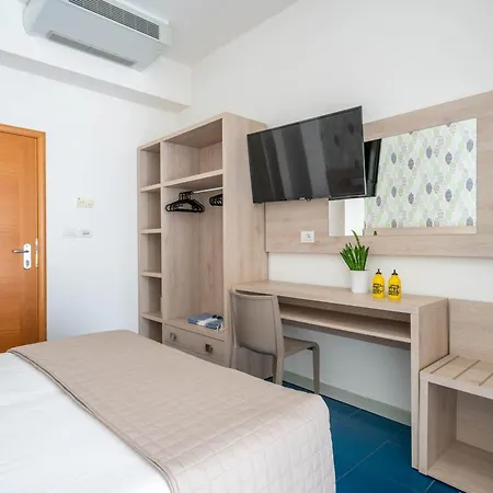 Hotell Lotus & 3*
