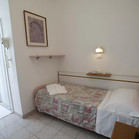 Odeon Hotel 2*