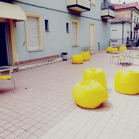Ideale Young People Under 40 Hotel 2*