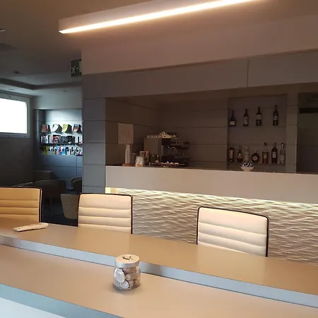 Aquila Hotel 2*