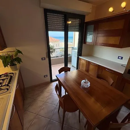 Farfalla Fronte Mare - Appartamento *
