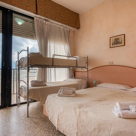 Hotel Crown 3*