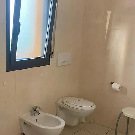 מלון דירות Domus 4*