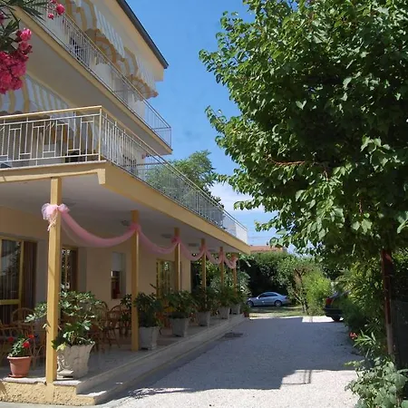 Perugini Otel 2*