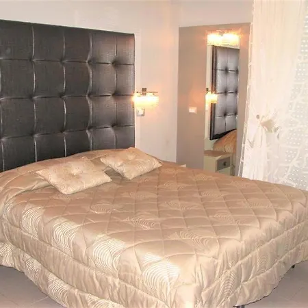 Paola Hotell 3*