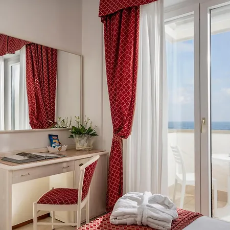 Du Soleil Hotel