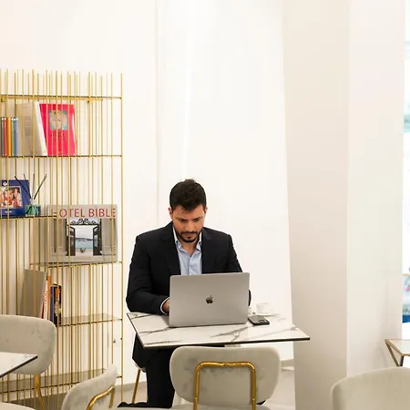 Hotel One Design