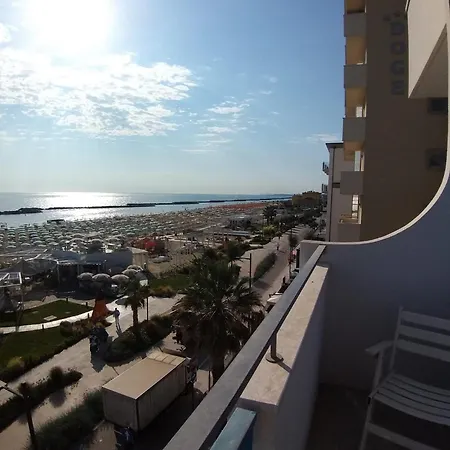 Ideal Hotel 3*