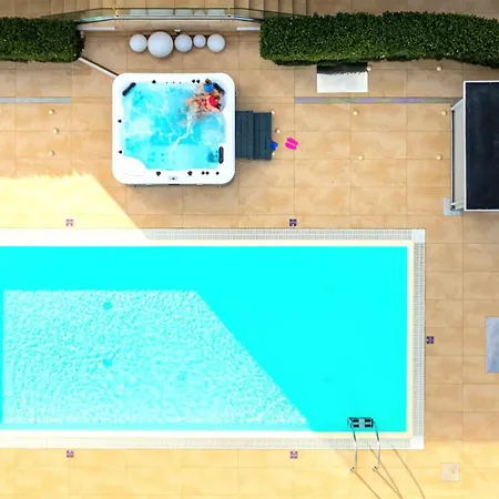 Hotel & Me 3*