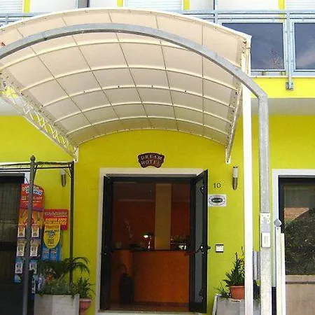 Dream Hotel 2*