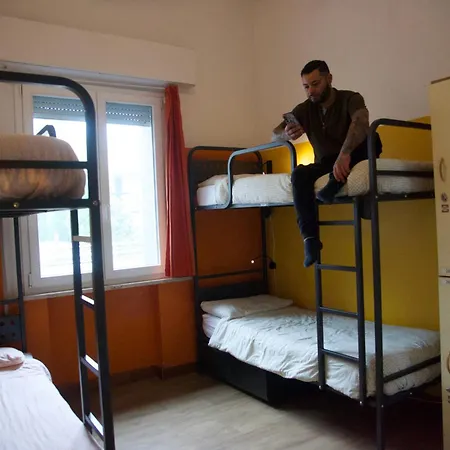 Hostel Sunflower Student & Bar