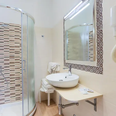 De La Hotel 3*