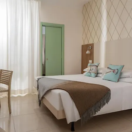 Calypso- Marina Centro מלון 3*