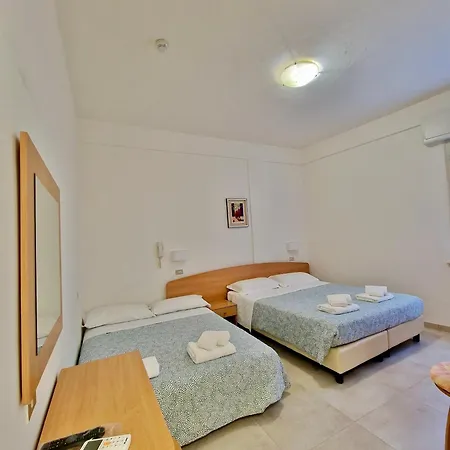 Rossella Hotel 2*