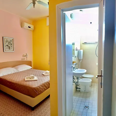 Hotel Rossella 2*