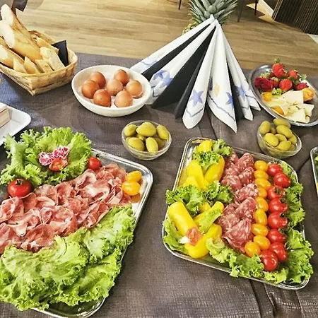 Dinkli Hotel 3*