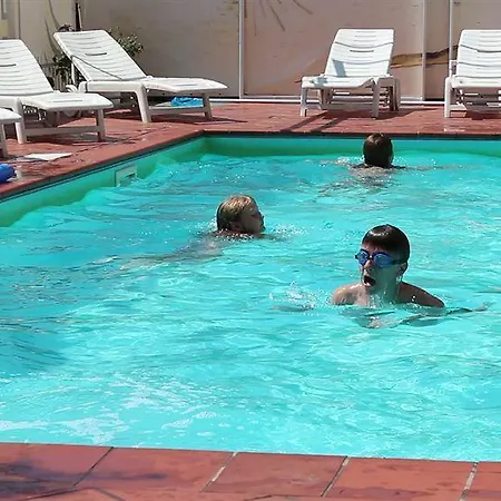 Apis Hotel 3*