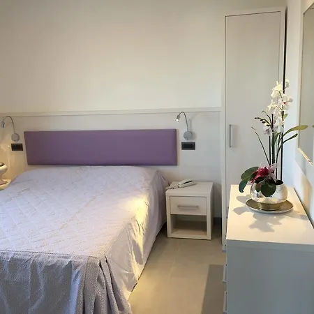 Aparthotel Albachiara 3*