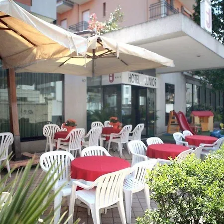 Hotel Junior