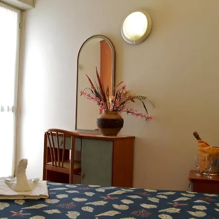 Hotel Montmartre Rimini