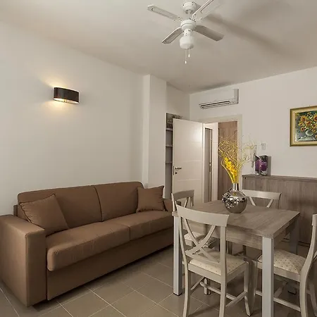Aparthotel Perla 2*