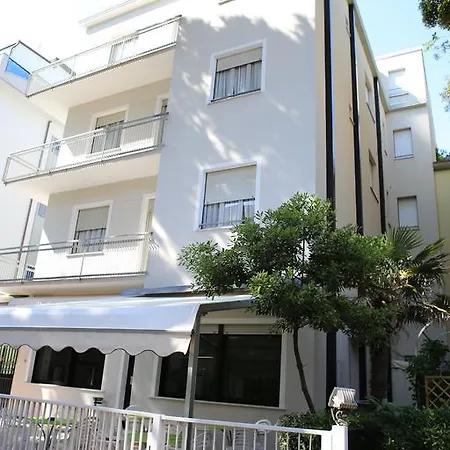 Pigalle Hotel *