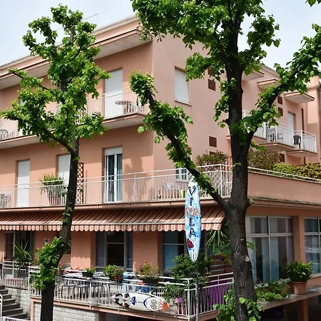 Hotel Elia 2*