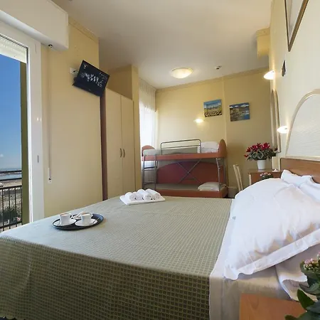 Crosal Hotel