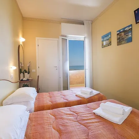 Crosal Hotel 3*