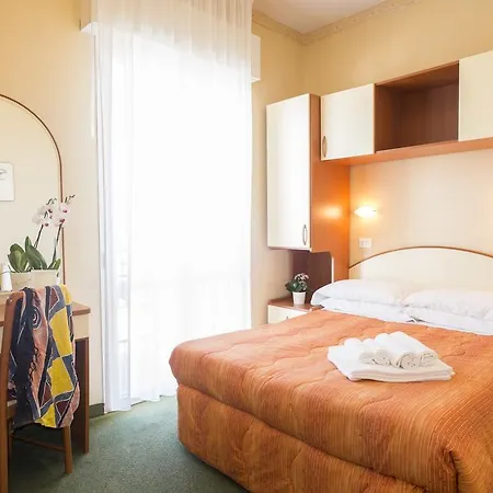 Hotel Crosal 3*
