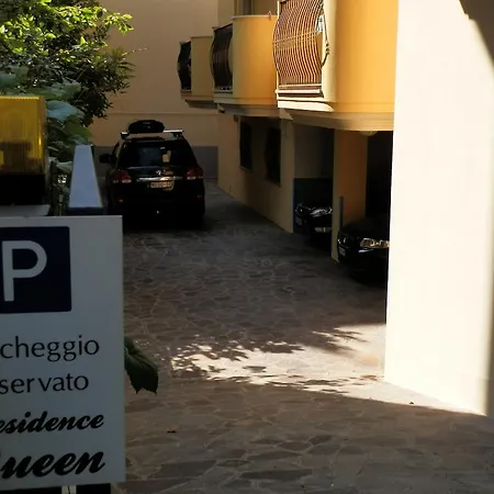 Aparthotel Queen 3*