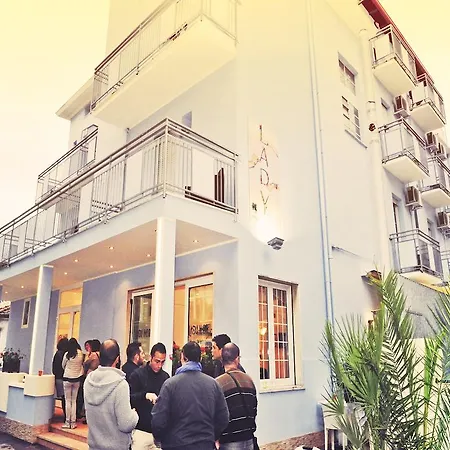 Lady Hotel *