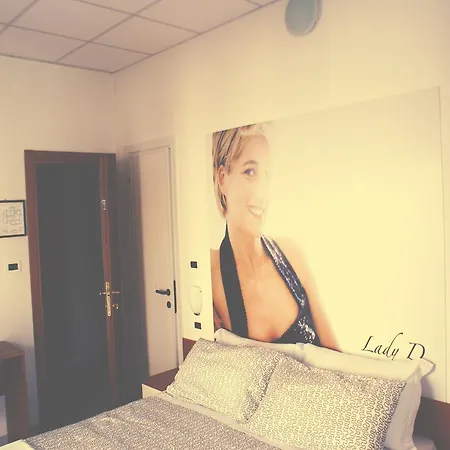 Hotel Lady *