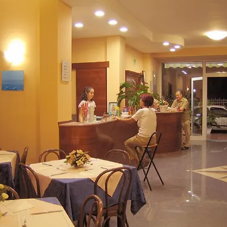 Hotel Ivonne Garni 2*