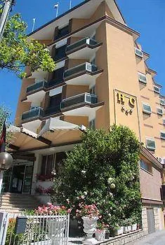 卡尔顿海滩酒店