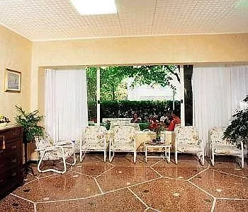 מלון Capri 2*