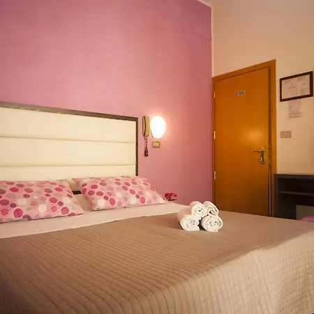 Hotel Nadia 2*
