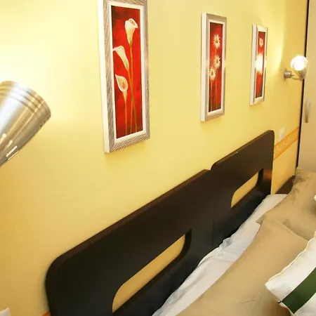 Aparthotel Opera 3*