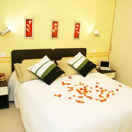 Aparthotel Opera 3*