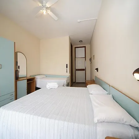 Telstar Hotel 3*