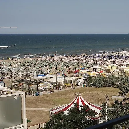 Telstar Hotel 3*